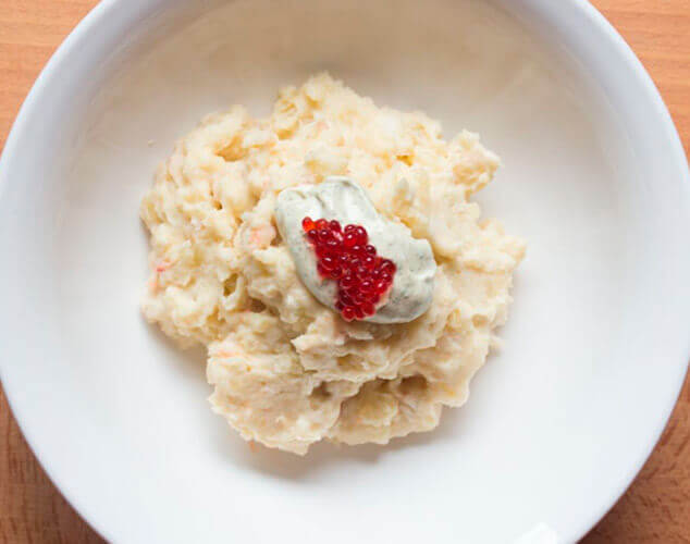 Ensaladilla de gambones y algas