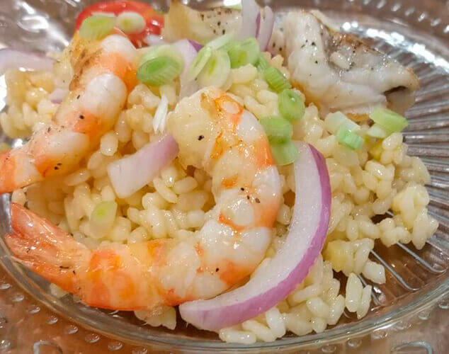 Arroz al vapor con rape y langostinos