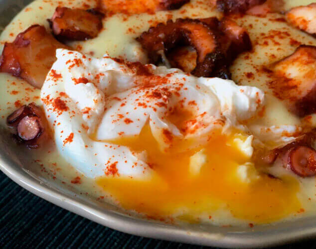 Crema de patata, pulpo y huevo
