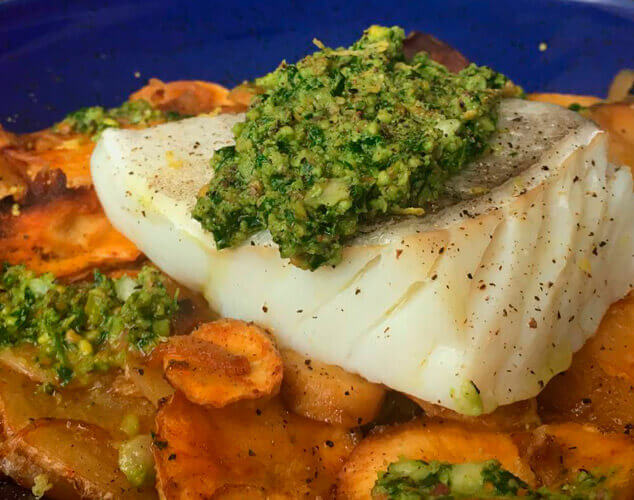 Bacalao con patata, chirivía y gremolata de pistacho