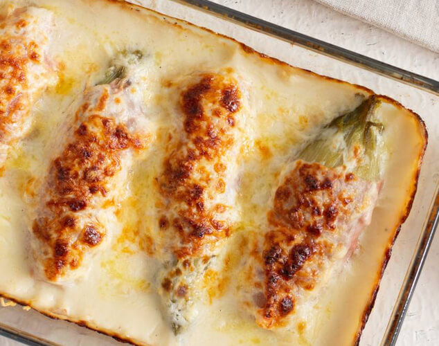 Endivias gratinadas con jamón y bechamel