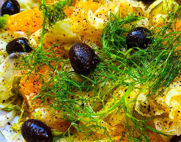 Ensalada de hinojo, naranja y aceitunas negras