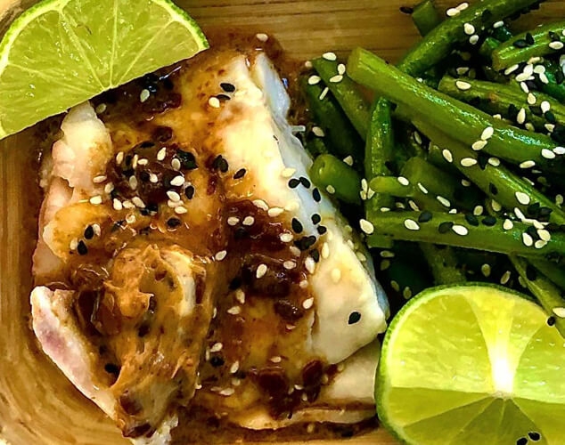 Bacalao con judías verdes y mantequilla de miso