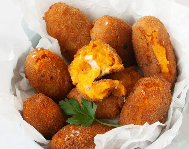 Croquetas picantes de boniato y queso