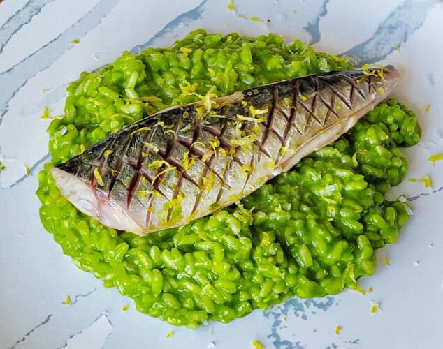 Risotto de caballa y espinacas al limón