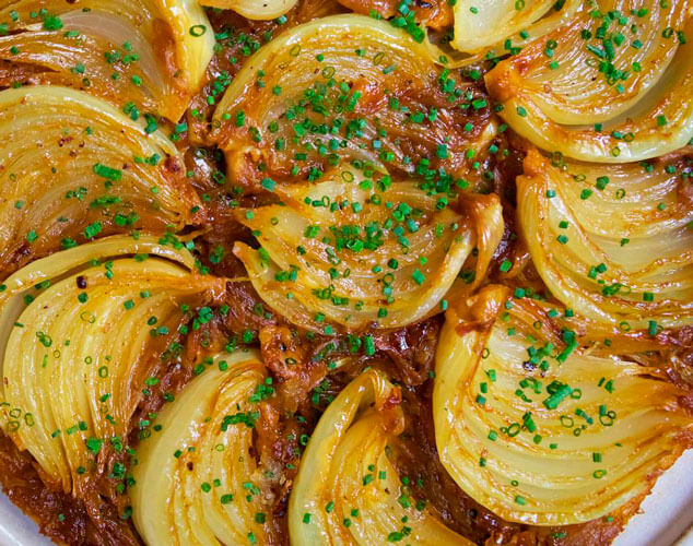 Tarta tatin de cebolla caramelizada