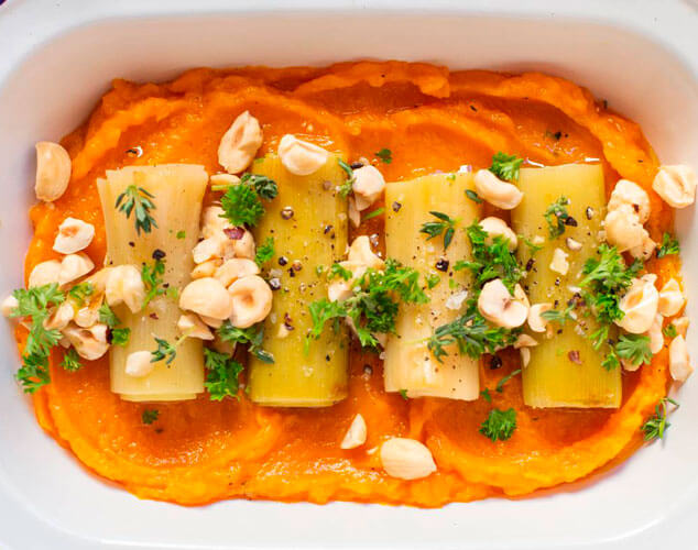 Puré de calabaza con puerros confitados y frutos secos