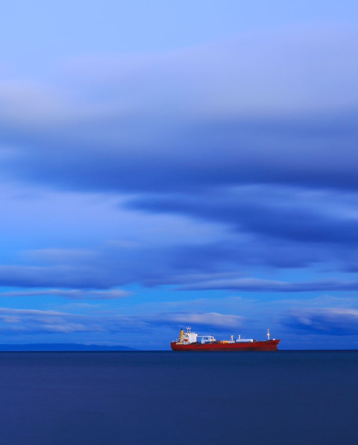 Paisaje con barco en el horizonte