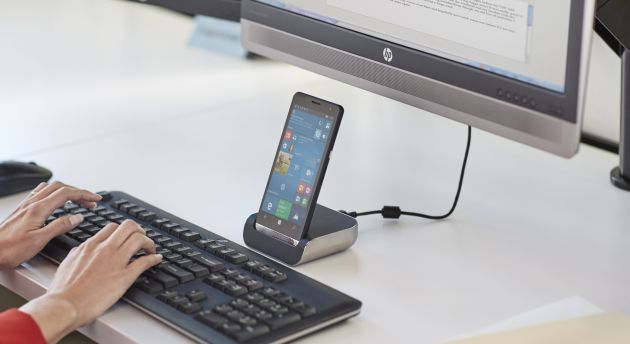 HP Elite x3 conectado a un monitor.