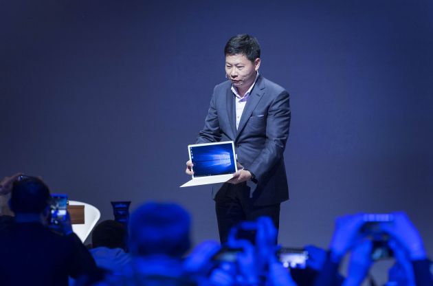 El consejero delegado de Huawei, Richard Yu, presenta Matebook en Barcelona.