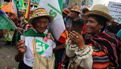 Morales supporters at the closing of the referendum campaign.