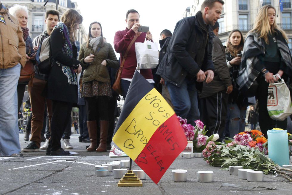 Los bruselenses homenajean a las víctimas de los atentados.