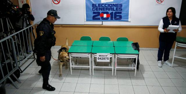 Centro de votación en Lima.