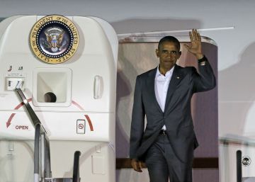 Barack Obama sale del avi&oacute;n presidencial el pasado 3 de junio.