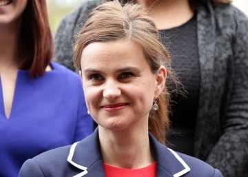 Commoció per l’assassinat d’una diputada britànica una setmana abans de la consulta