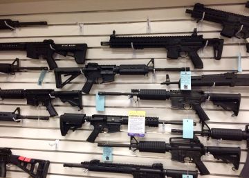 Como comprar um rifle militar em 15 minutos na mesma loja que o assassino de Orlando
