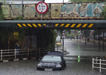 Lluvias y tormentas eléctricas dificultan el voto en Londres