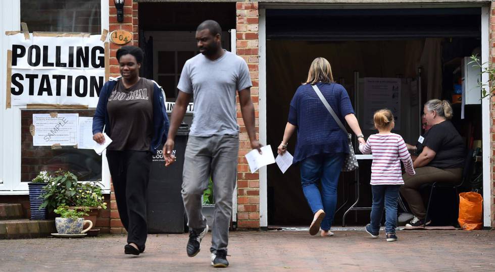 El optimismo de los mercados y la lluvia torrencial marcan una consulta histórica
