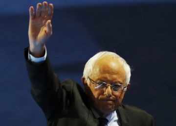 Bernie Sanders calls on his supporters to vote for Hillary Clinton