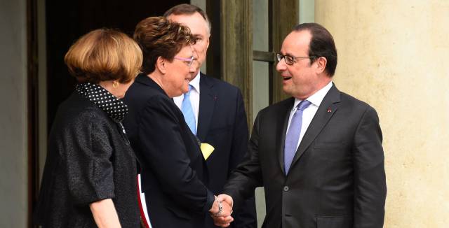 Hollande con parlamentarios franceses.