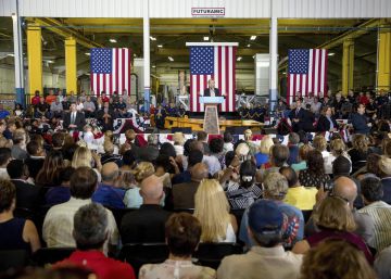 Clinton and Trump compete for the white working class vote