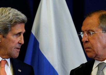 El secretario de Estado de EE UU, John Kerry, y el ministro de Exteriores ruso, Serguéi Lavrov, el sábado en Ginebra.
