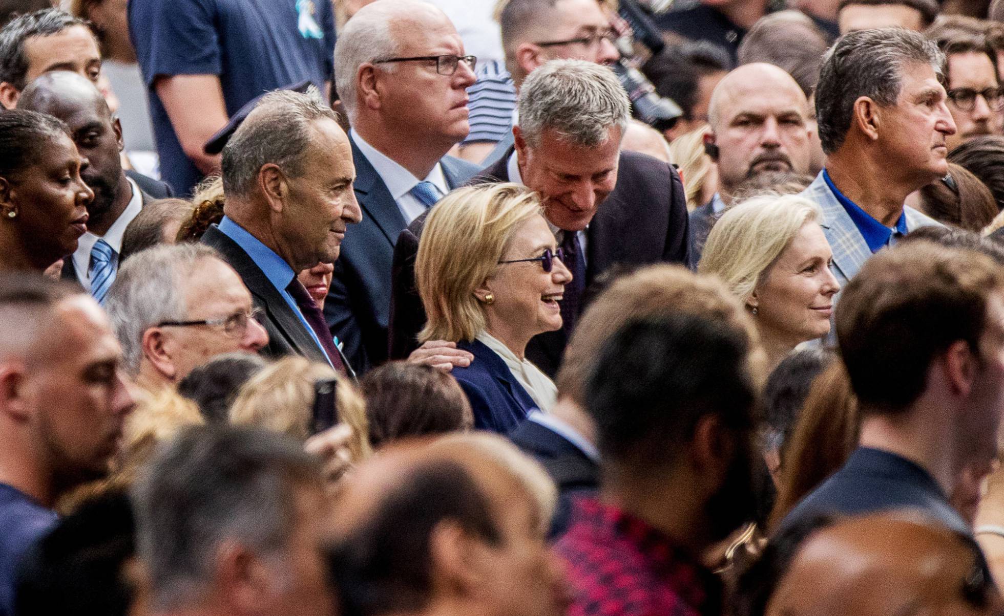 Clinton en la ceremonia del 11-S junto a el alcalde de Nueva York. ANDREW HARNIK (AP)