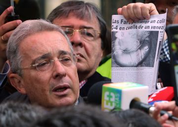 El expresidente de Colombia Álvaro Uribe tras emitir su voto