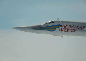 Uno de los bombarderos Tu160 Blackjack en una imagen difundida por el Ministerio de Defensa francés.