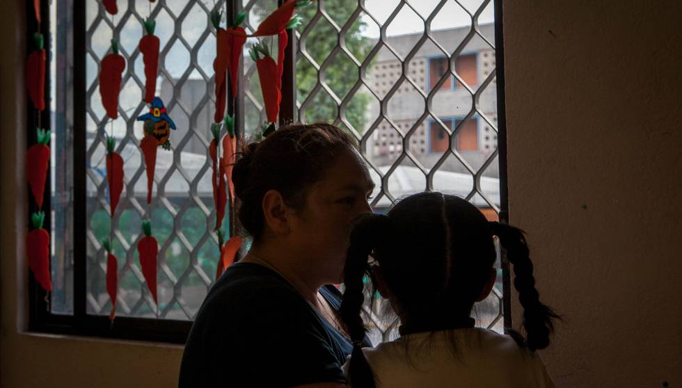 Rosa está presa junto con su hija en el penal de Santa Martha, Ciudad de México.