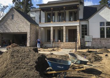 Casa que Duarte se est&aacute; construyendo en Simon Lake Lane.