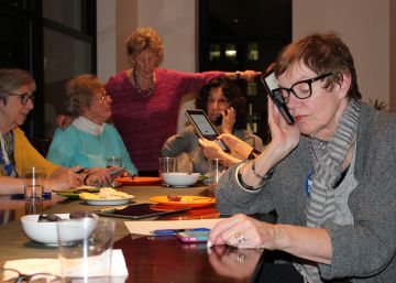 Las super abuelas al rescate de Hillary Clinton