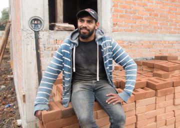 Mexicans fear for future after Trump threats to block money transfers