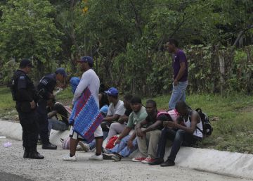 Un grupo migrantes hondure&ntilde;os detenidos en Chiapas.
