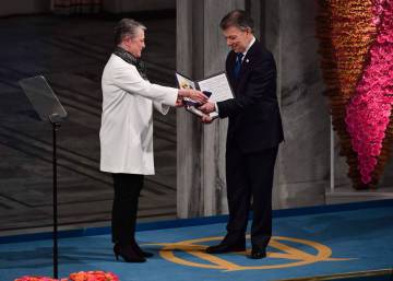 Juan Manuel Santos Tras Recibir El Nobel De La Paz Hay Una Guerra Menos En El Mundo Y Es La De Colombia Internacional El Pais