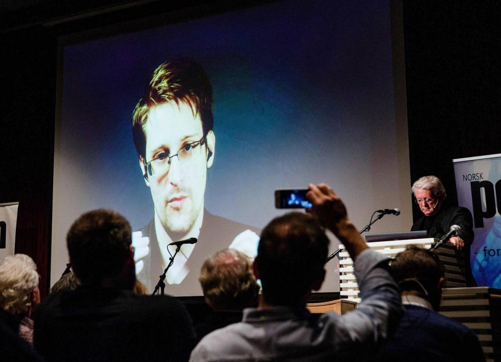 Edward Snowden en vídeoconferencia desde Moscú en noviembre de 2016.