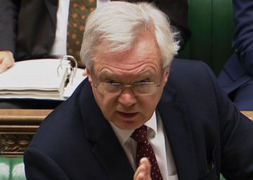El ministro para el 'Brexit', David Davis, este jueves en el Parlamento brit&aacute;nico.
