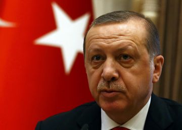 El presidente turco, Recep Tayyip Erdogan tras una reuni&oacute;n con la primera ministra brit&aacute;nica, Theresa May, el 28 de enero de 2017. 