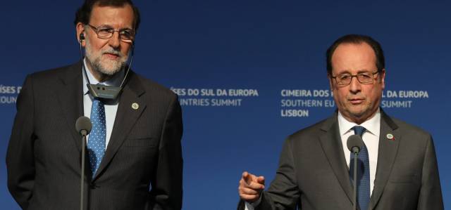 El presidente frances, Fran&ccedil;ois Hollande, junto al presidente espa&ntilde;ol, Mariano Rajoy, este s&aacute;bado 28 de enero de 2017 en la cumbre de pa&iacute;ses del sur de la UE en Lisboa (Portugal). 