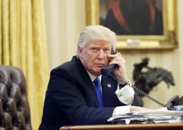 Trump, el 28 de enero, hablando por teléfono con el primer ministro australiano Malcolm Turnbull