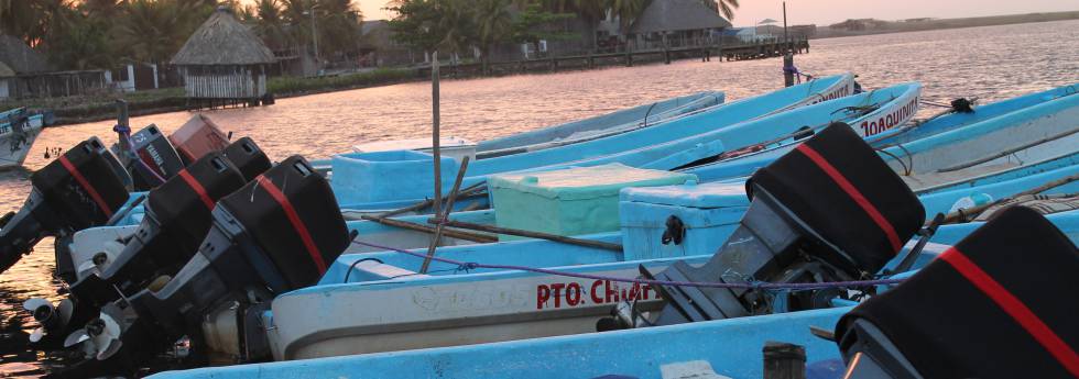 Embarcaciones en Barra de San José, Mazatán, Chiapas