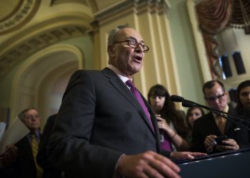 El líder demócrata del Senado parodia a Trump en un vídeo