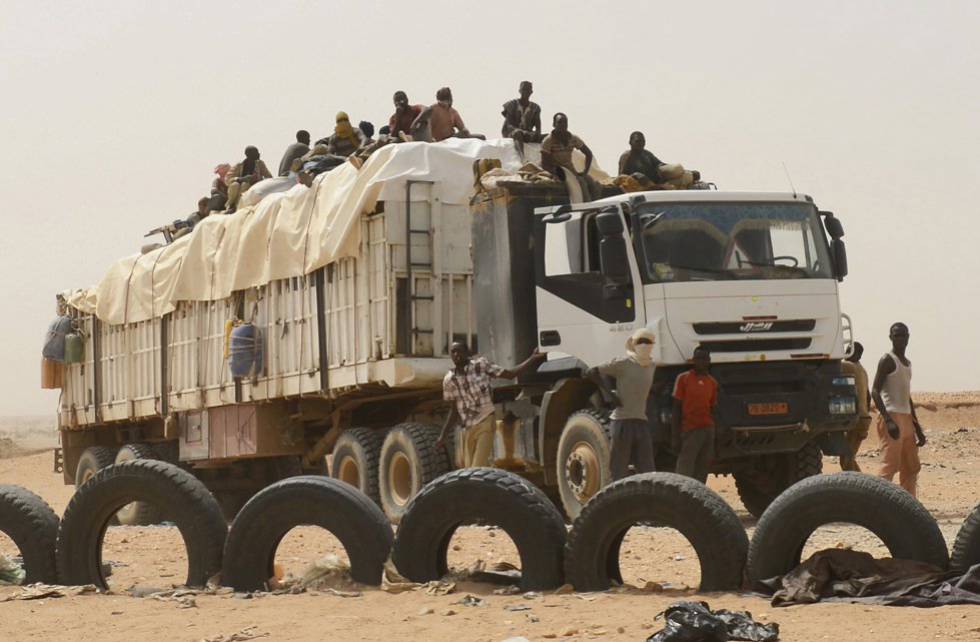Resultado de imagen de trafico de inmigrantes en camiones