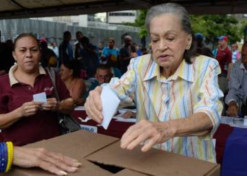 La oposición venezolana asegura que logró casi 7,2 millones de votos en la consulta contra Maduro