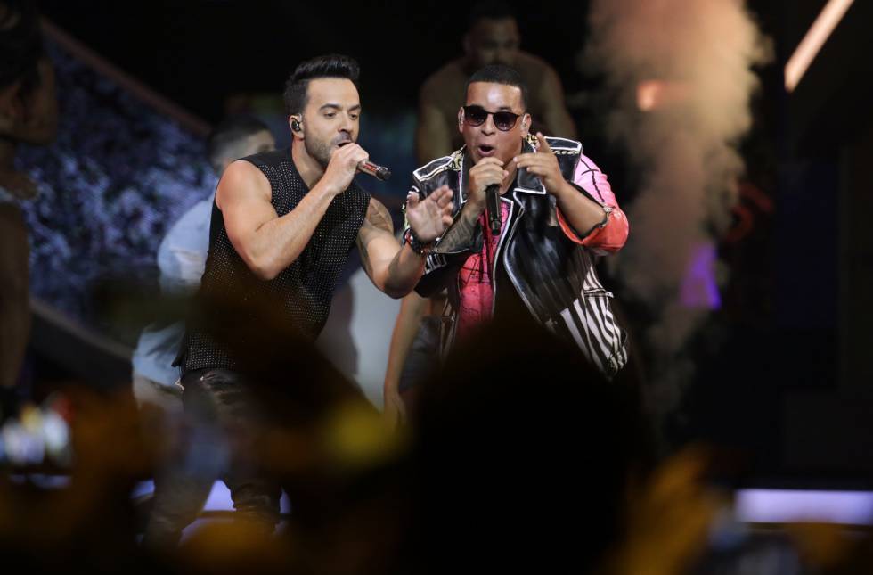 Imagen de archivo de los autores de 'Despacito', Luis Fonsi y Daddy Yankee, durante un concierto en Florida.