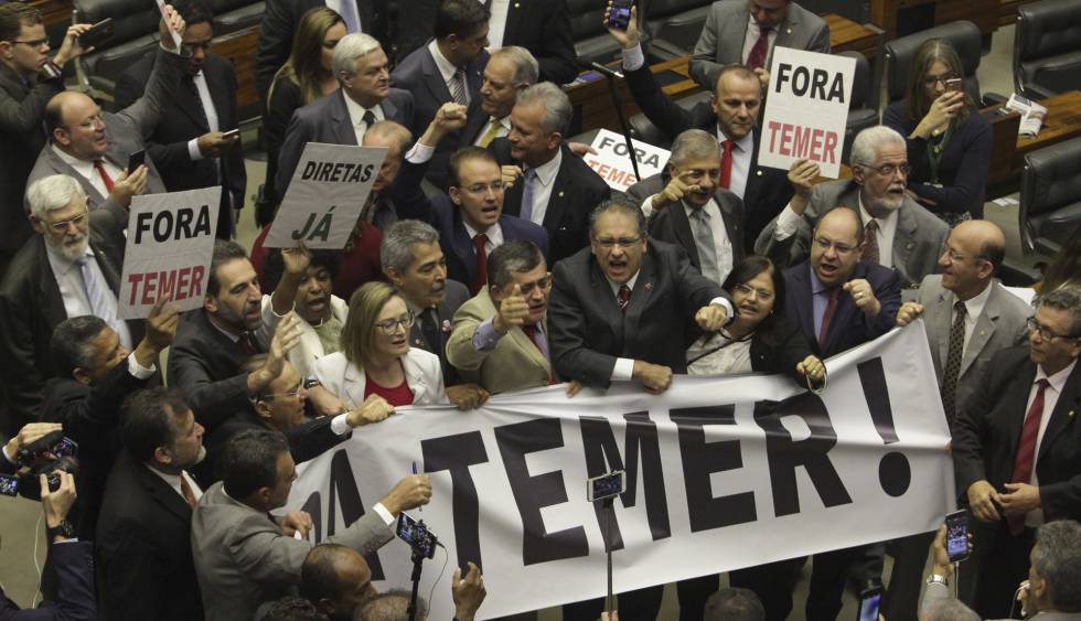 Oposición protesta en Brasilia.