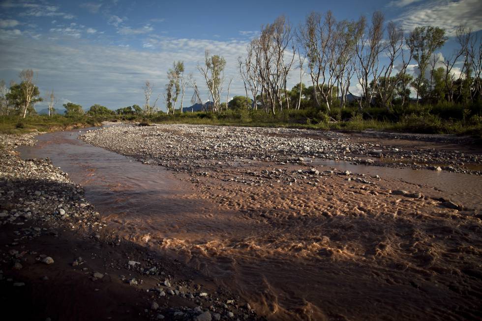 Vista del río contaminado en 2014.