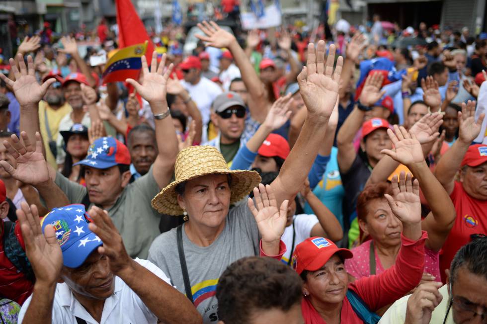 Venezuela se instala en el caos institucional con dos Asambleas 1502135446_536370_1502136126_noticia_normal