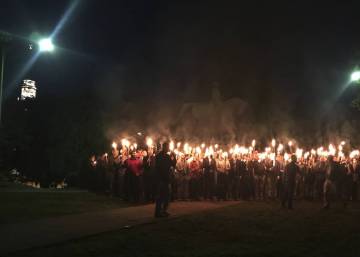 Los supremacistas blancos sacan las antorchas en la guerra por los símbolos confederados