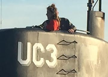 Foto supuestamente de Kim Wall en el puente del submarino.